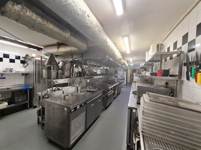 106-108 Kew Road, Richmond, Leisure To Let - 106108 Kew Raod int3.jpg