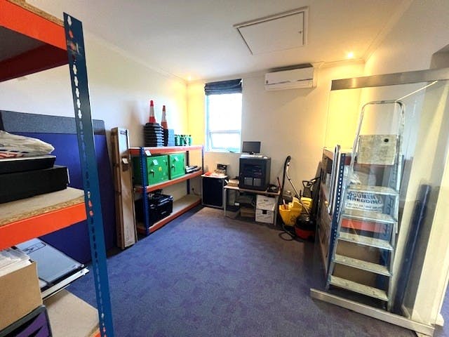 Unit 9 Newhouse Business Centre, Faygate, Office To Let - 9.jpg