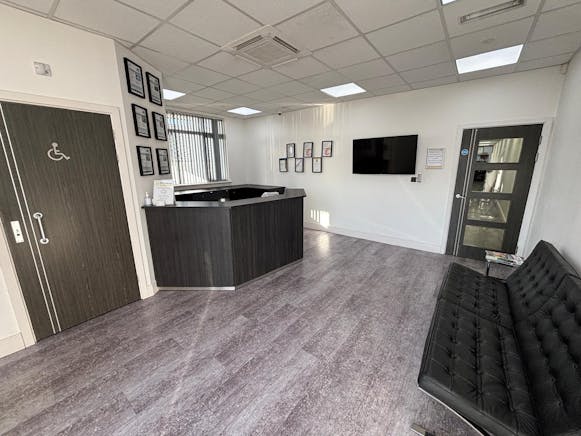 21A Sirdar Road, Rayleigh, Office To Let - WhatsApp Image 2026-03-12 at 10.34.42 AM (3).jpeg