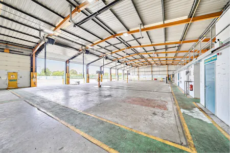 Former Arriva Bus Garage, Aylesbury, Industrial/Logistics / Open Storage To Let - 1509088 (2).jpg