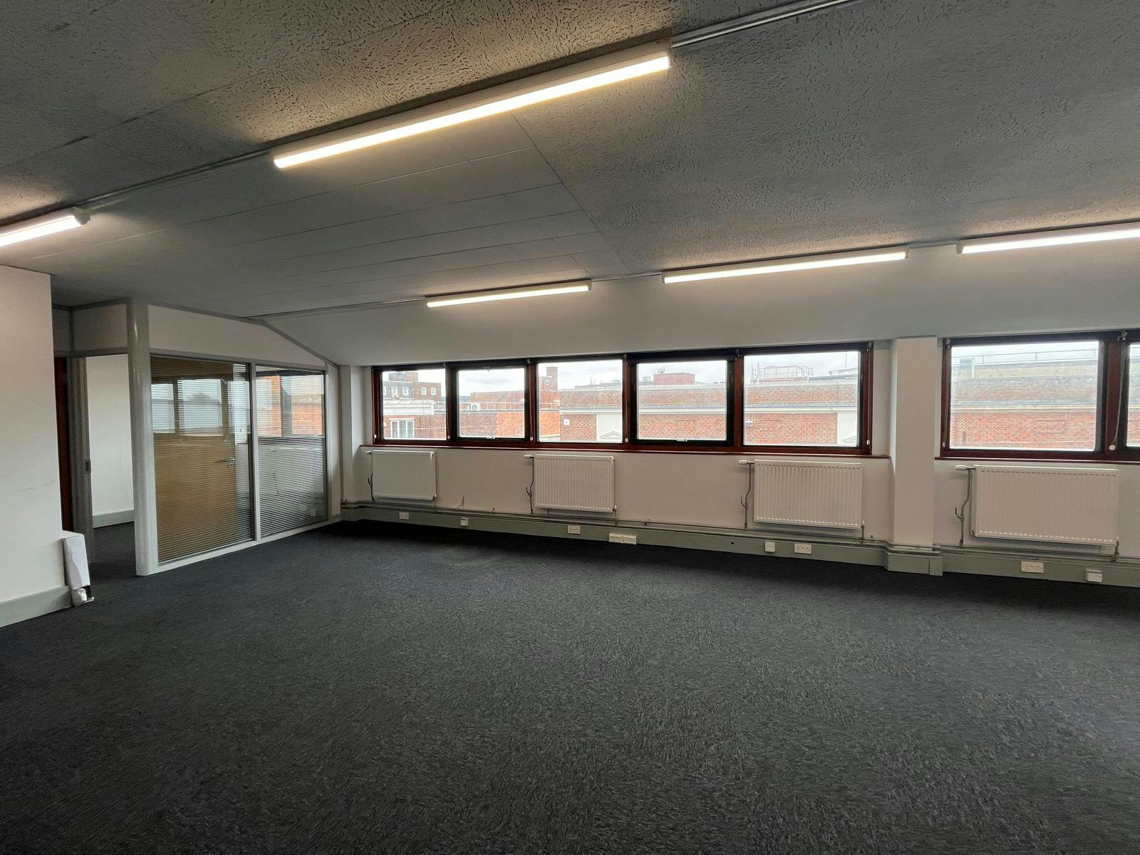 Suite 2A, Tower House, Aylesbury, Offices To Let - WhatsApp Image 20250811 at 140656_9093caa9.jpg