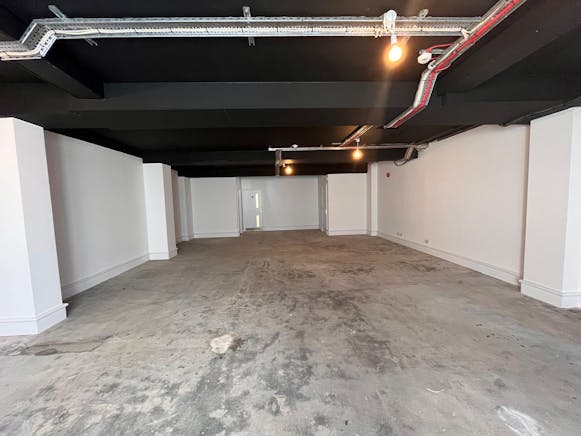 Ground floor retail, 1-3 Market Street, Aylesbury, Offices / Retail To Let - WhatsApp Image 20250321 at 162546_f591b58d.jpg