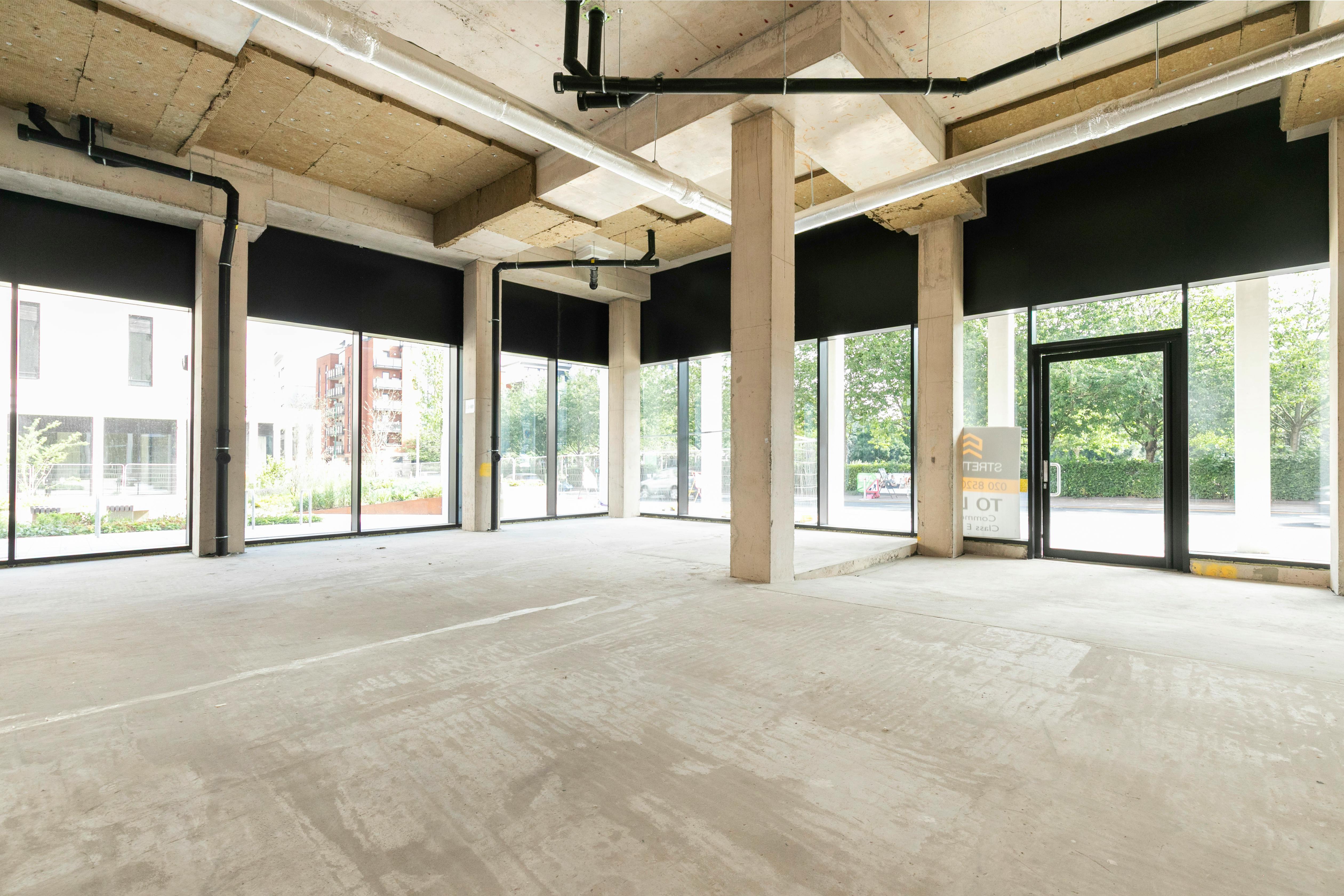 Retail/Shop in Leyton - photo 2