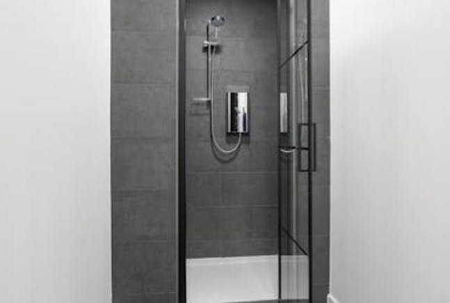 Inca House, Eureka Park, Ashford, Offices To Let - Ashford  Inca House shower 2.JPG