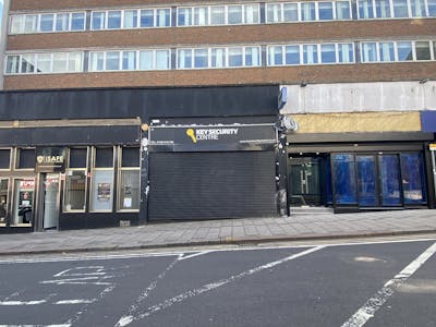King House, 17 King Street, Luton, A3 (Restaurants and Cafes) / Cafe (A1) / Class E Retail / Leisure / Convenience Store / Food & Beverage / Hot Food Takeaway / Hot Food Takeaway / QSR / Leisure / Restaurant / Restaurant / Cafe / Retail / High Street Retail / Retail - In Town / Takeaway / Wellbeing To Let - Image 1