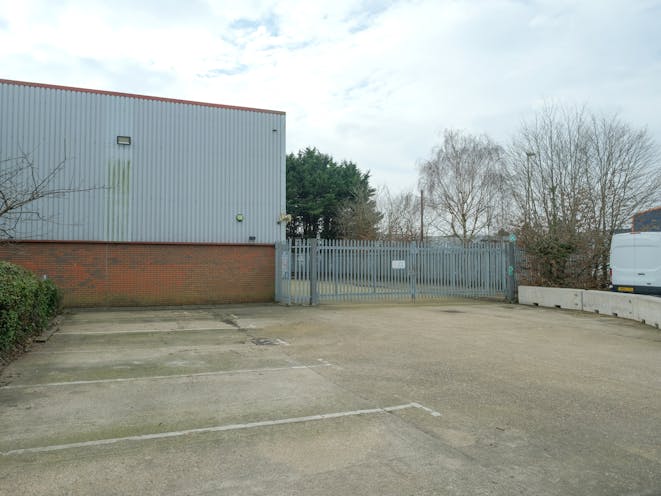 Unit 3, Christy Estate, Aldershot, Warehouse & Industrial To Let / For Sale - DSCF8528 copy.jpg