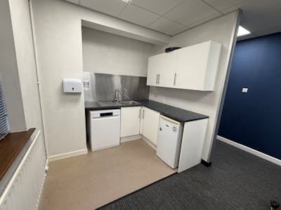 8 Regents Court, Redditch, Office To Let - IMG_2216.JPG