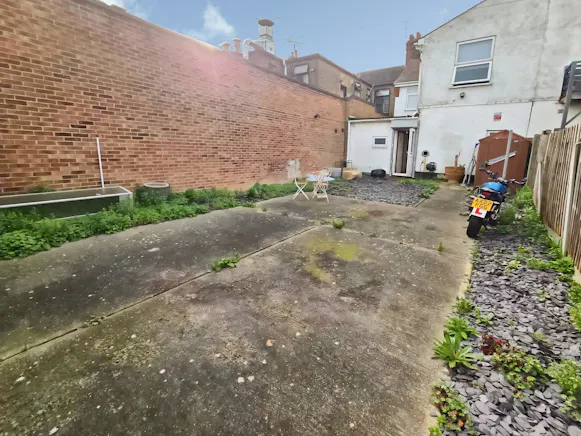 Rear of 721 London Road, Westcliff-on-Sea To Let - 2b7d2e74-WhatsApp 20Image 202026-03-06 20at 2009..39.jpeg
