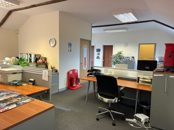 The Coach House & The Shires, Wokingham, Offices To Let - 17.jpg