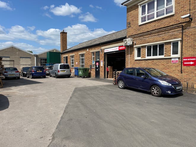 4 Trafford Road, Reading, Industrial / Warehouse For Sale - 4 Trafford Road - b.jpg