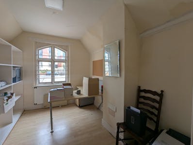 108 High Street, Rickmansworth, Retail To Let - PXL_20260515_092714051.jpg