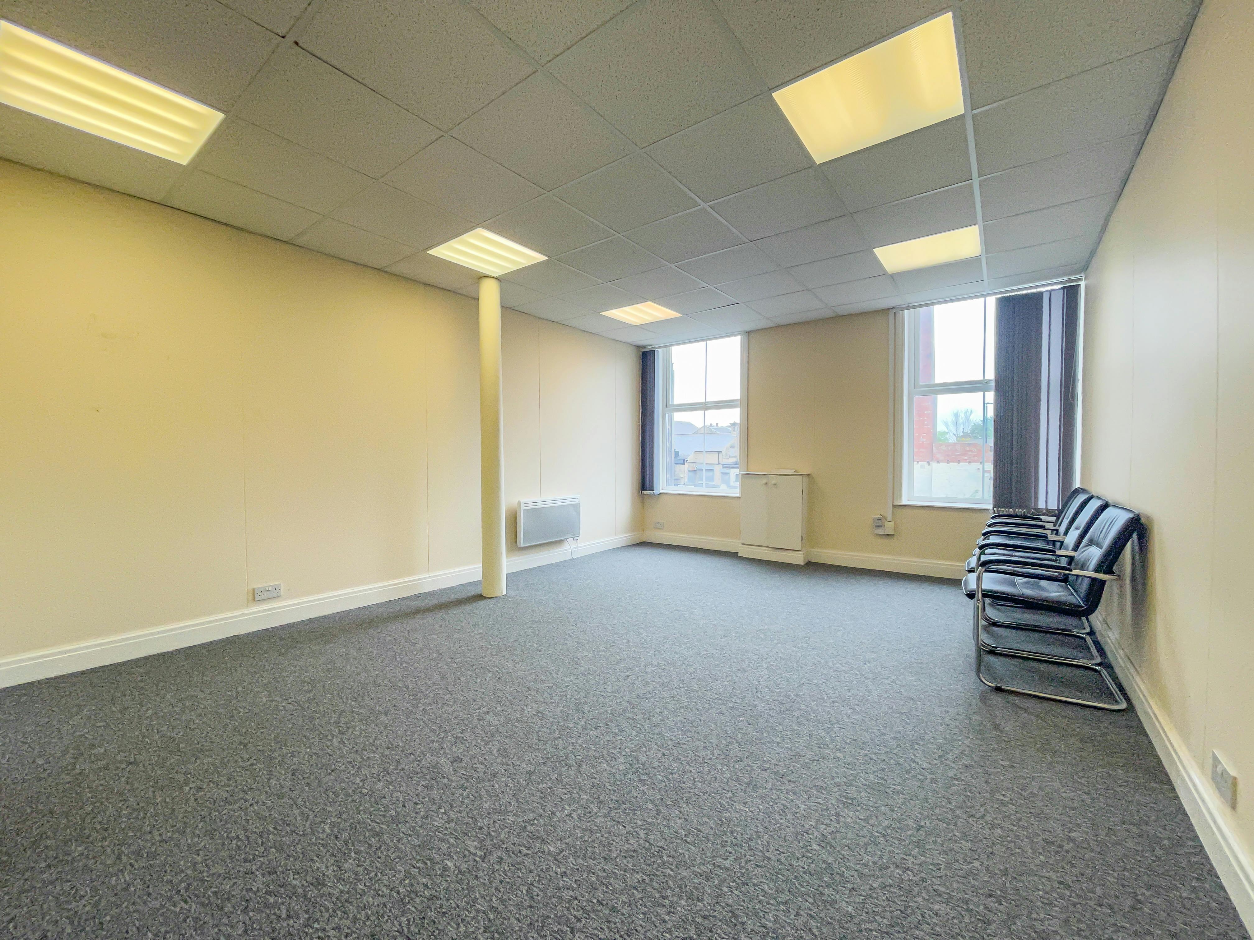 Flexible 1st floor suites  - Albion Chambers, Morley, Leeds, Offices To Let - IMG_1702_edited.jpg