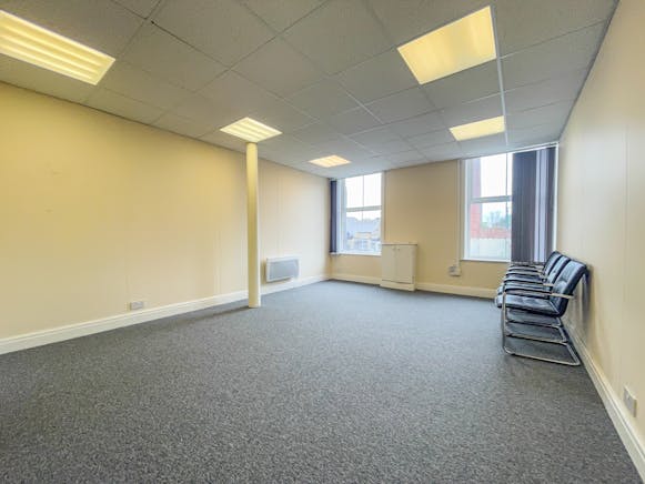 Flexible 1st floor suites  - Albion Chambers, Morley, Leeds, Offices To Let - IMG_1702_edited.jpg