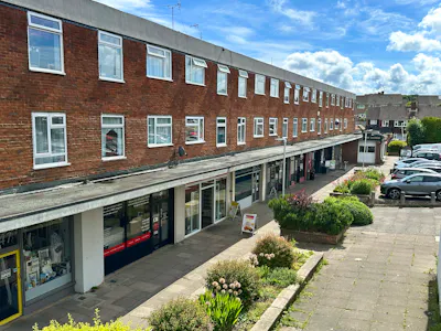 49 Lowther Road, Dunstable, Retail To Let - 20260610_090813255_iOS.jpg