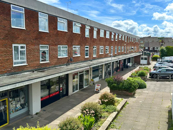 49 Lowther Road, Dunstable, Retail To Let - 20260610_090813255_iOS.jpg