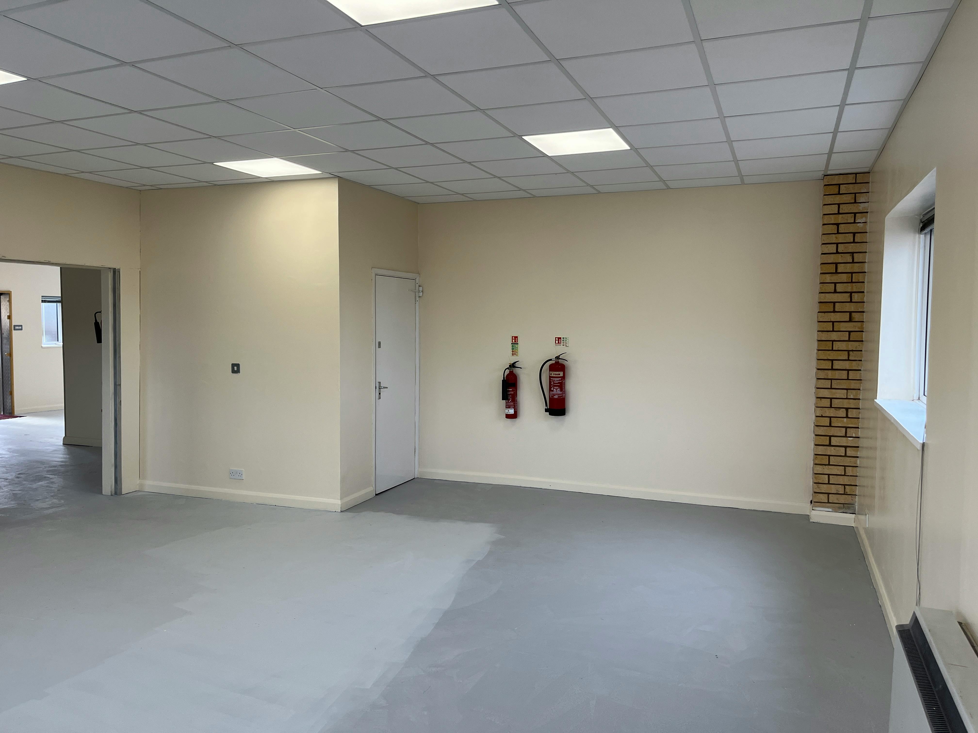 Unit 4, High Wycombe, Industrial / Offices To Let - 20250328_091426731_iOS.jpg