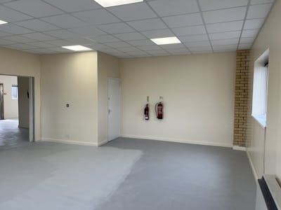 Unit 4, High Wycombe, Industrial / Office To Let - 20250328_091426731_iOS.jpg