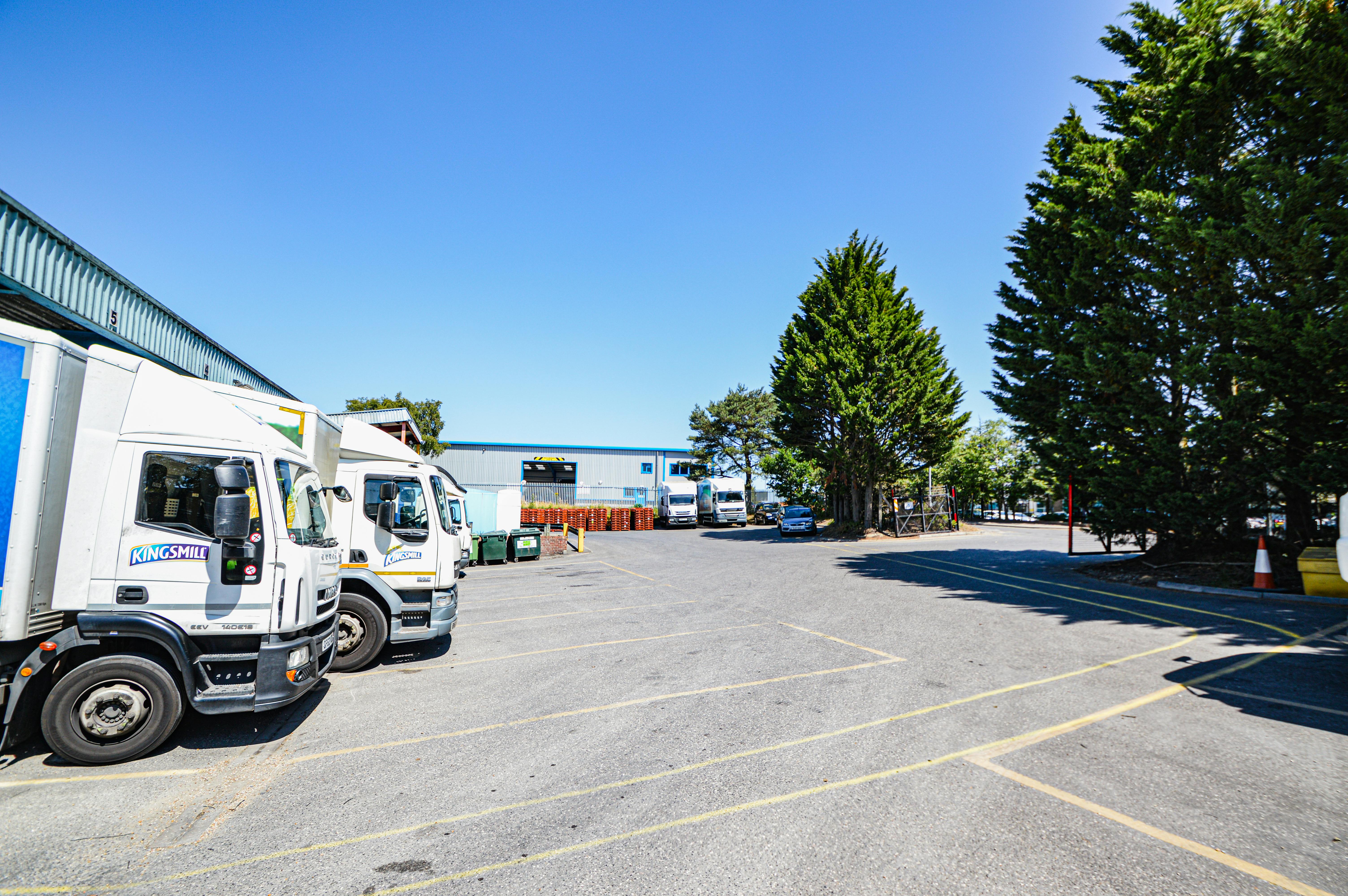 Industrial Unit in Ferndown - photo 2