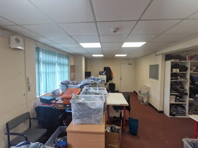 Unit 8d, Stockport, Industrial/Logistics To Let - 20250729_104255.jpg