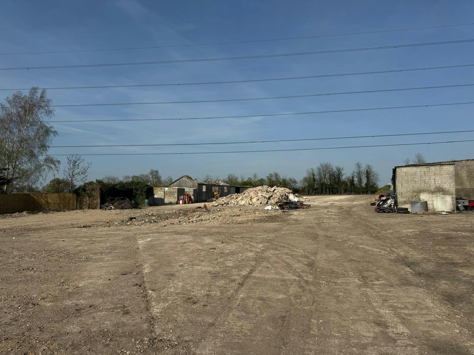 Open Storage Site Terrick, Aylesbury, Land For Sale - 20260416_121853300_iOS.jpg