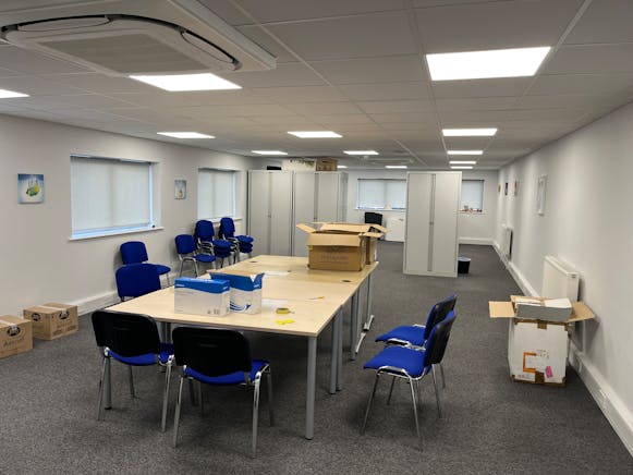 Units A & C Knaves, Beech Way, High Wycombe, Offices To Let - 20250121_122927246_iOS.jpg