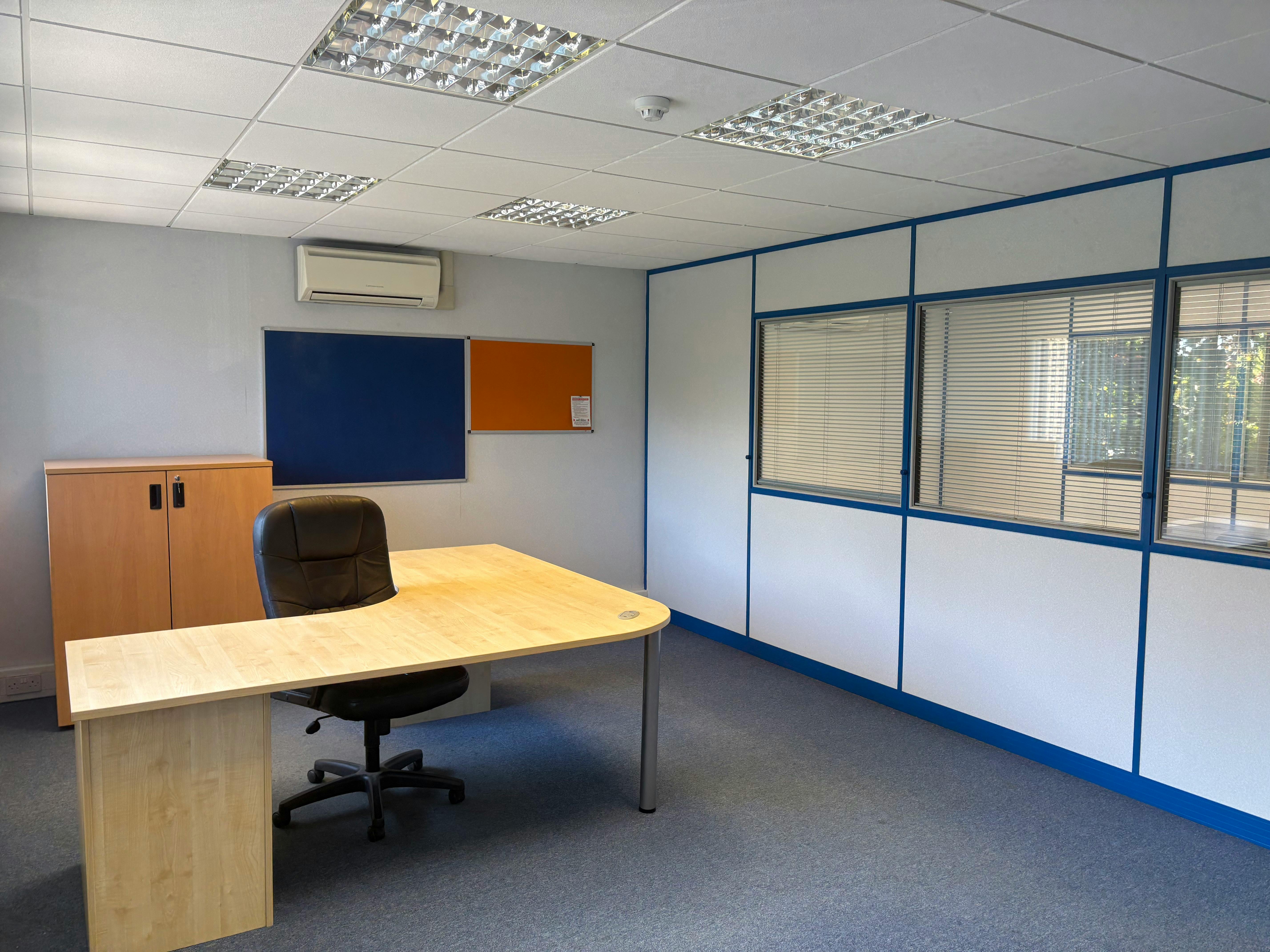 Retail/Shop in Southampton - photo 2