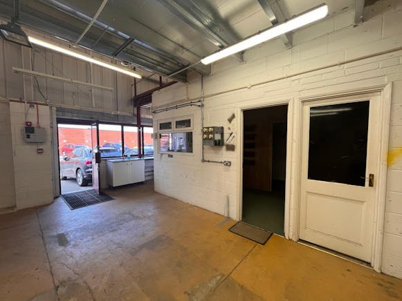 Unit 10 The Business Centre Corinium Industrial Estate, Amersham,, Industrial To Let - WhatsApp Image 20250707 at 122056_7512b25d.jpg