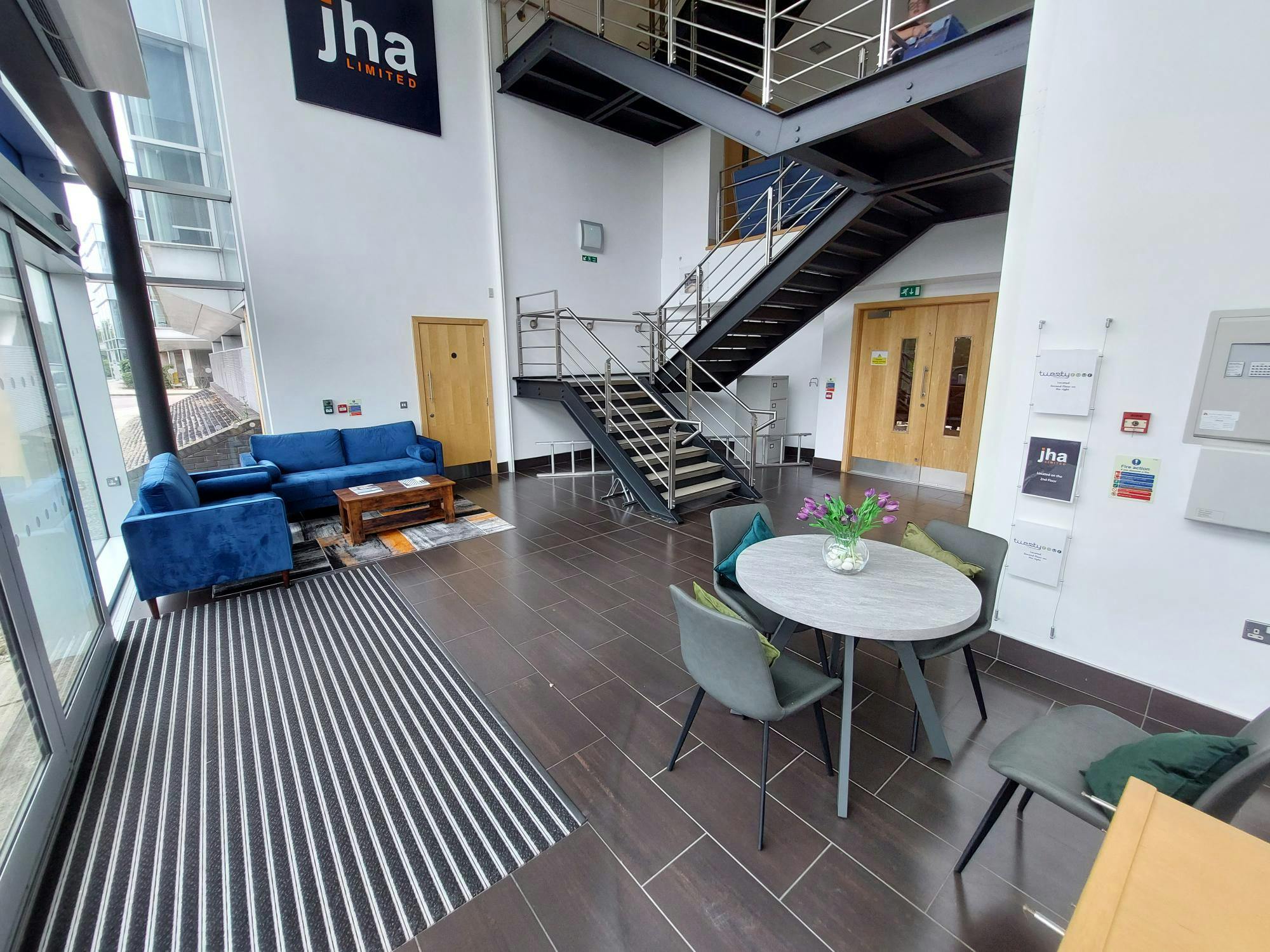 Office in Doncaster - photo 4