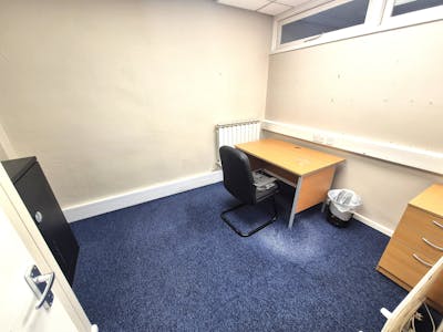 Hyde Business Hub, 111-113 The Mall, Hyde, Office To Let - 20260205_133114.jpg