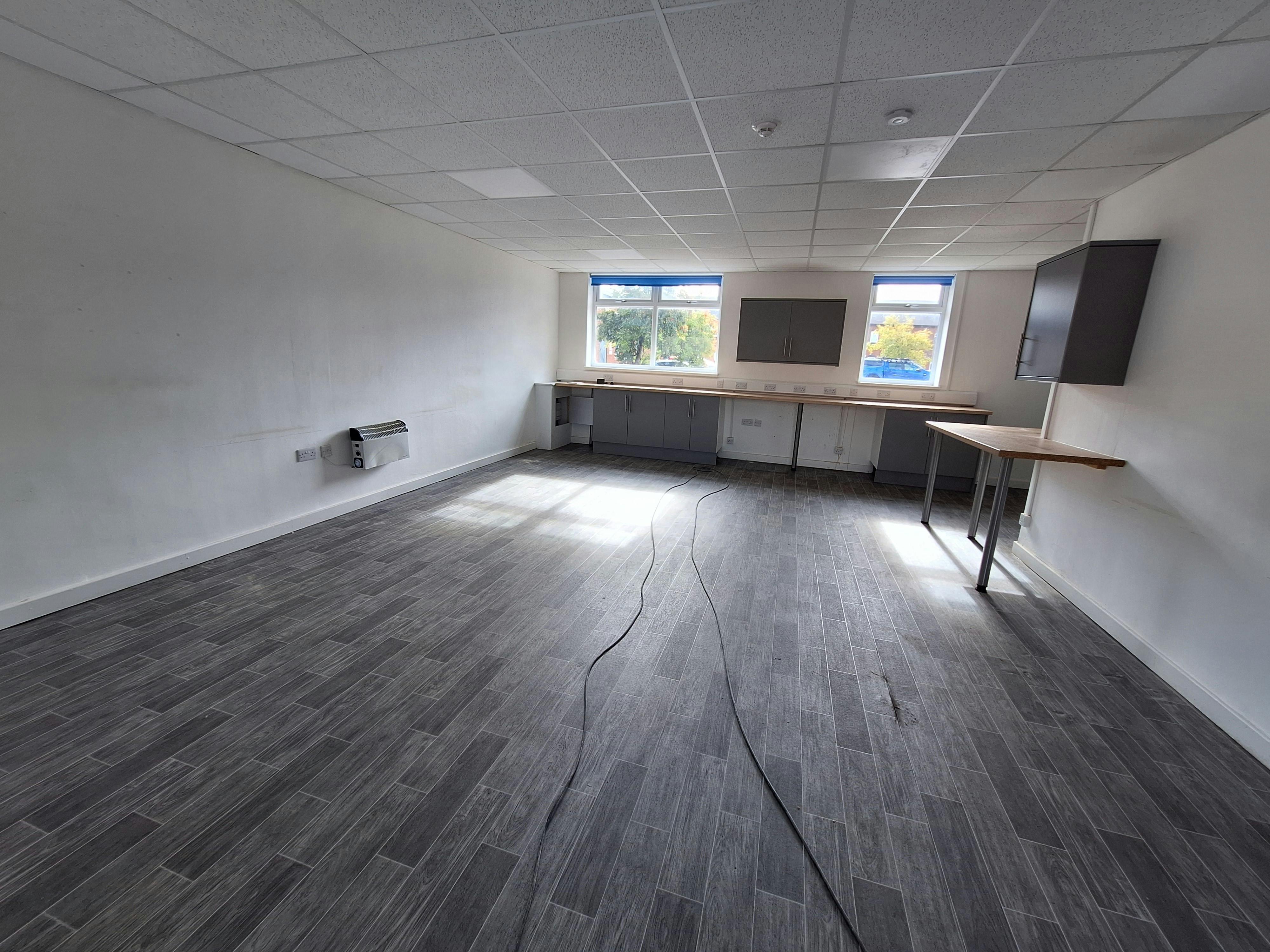 Office in Birkenhead - photo 3