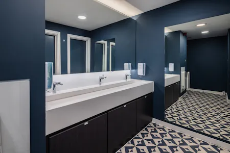 Geneva, International Park, Birmingham, Office To Let - Bathroom-Shower-22.jpg