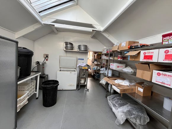 2 Bridge Street, Bakewell, Retail / Retail To Let / For Sale - IMG_3194scaled.jpg