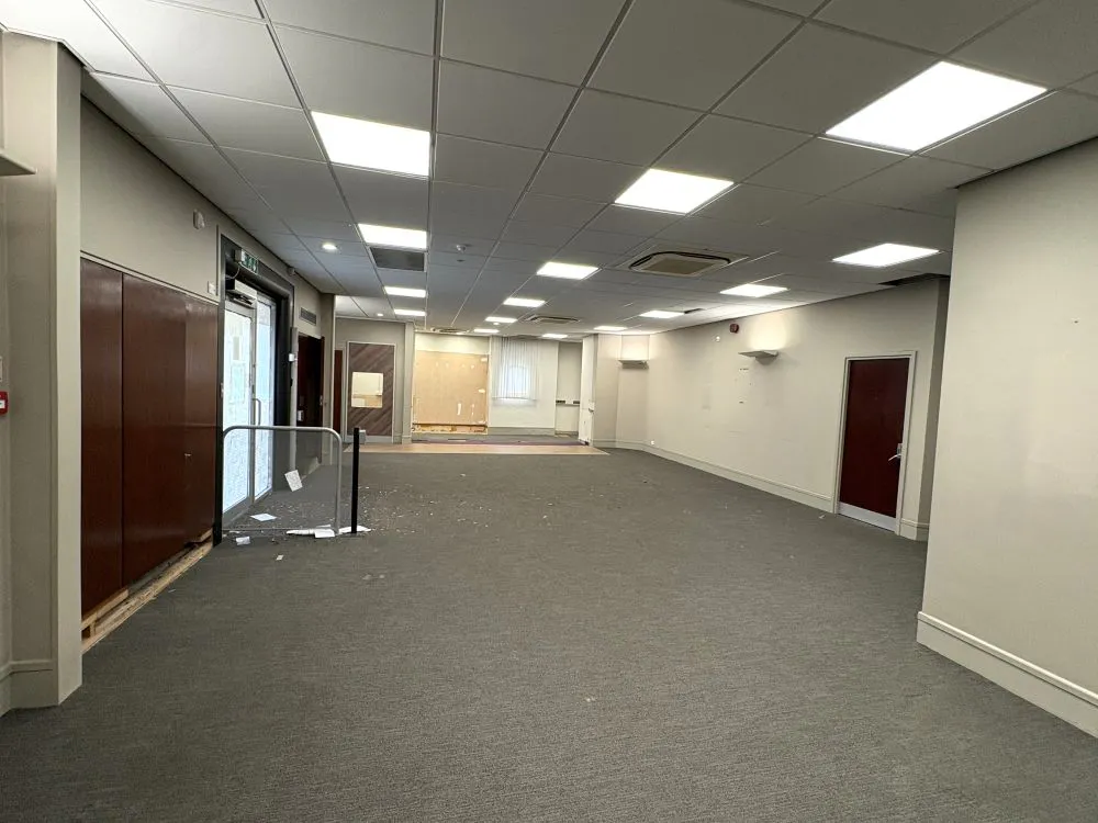 1-7 Manorsfield Road, Bicester, Office / Retail To Let - IMG_3680.jpg