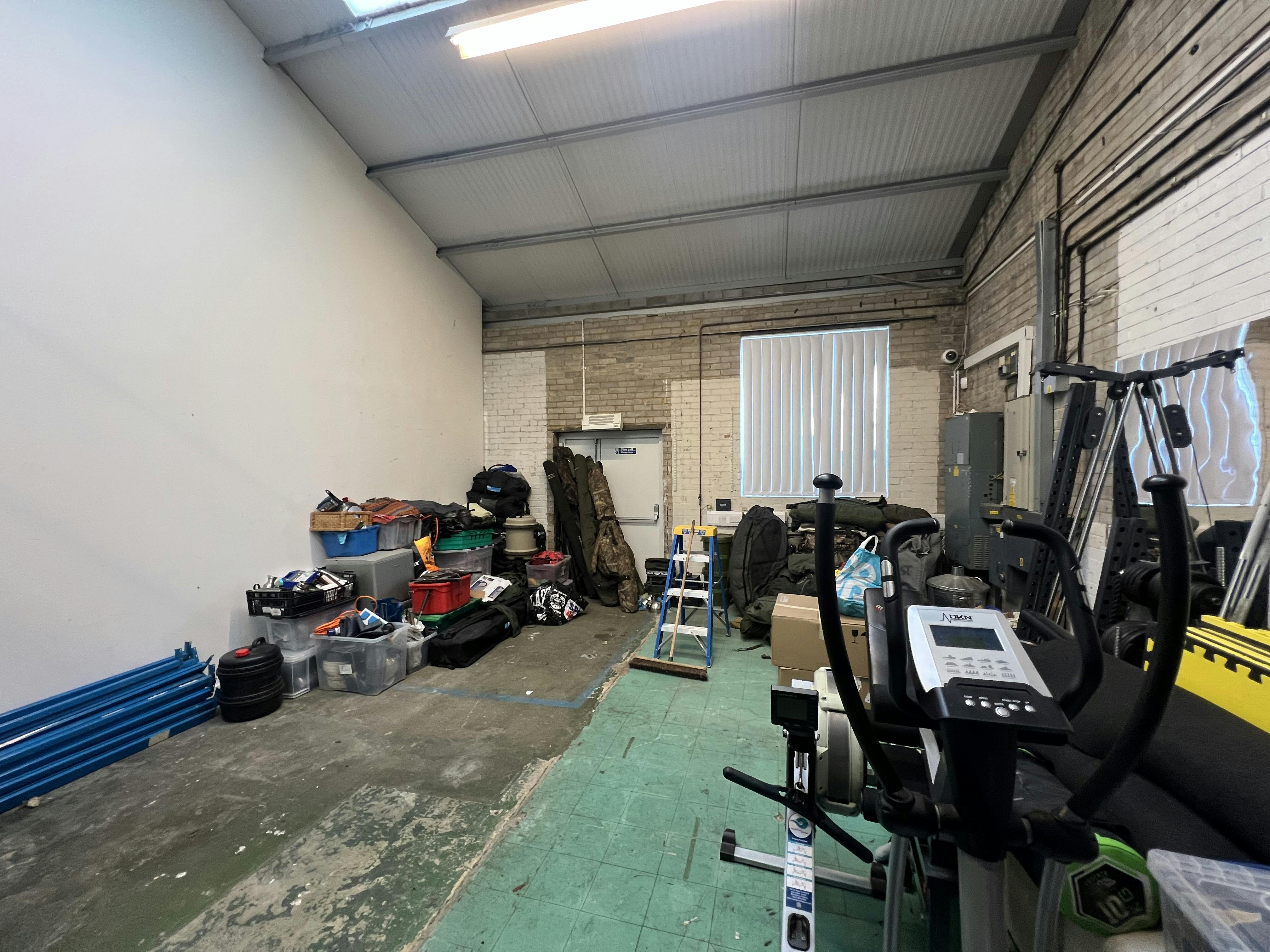 Unit J Foundry Close, Horsham, Industrial To Let - IMG_9540.jpeg