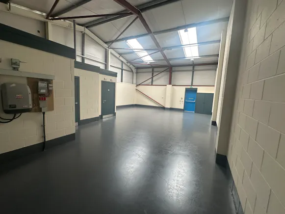 Unit 9, Newmarket, Industrial To Let - IMG_7405.JPG