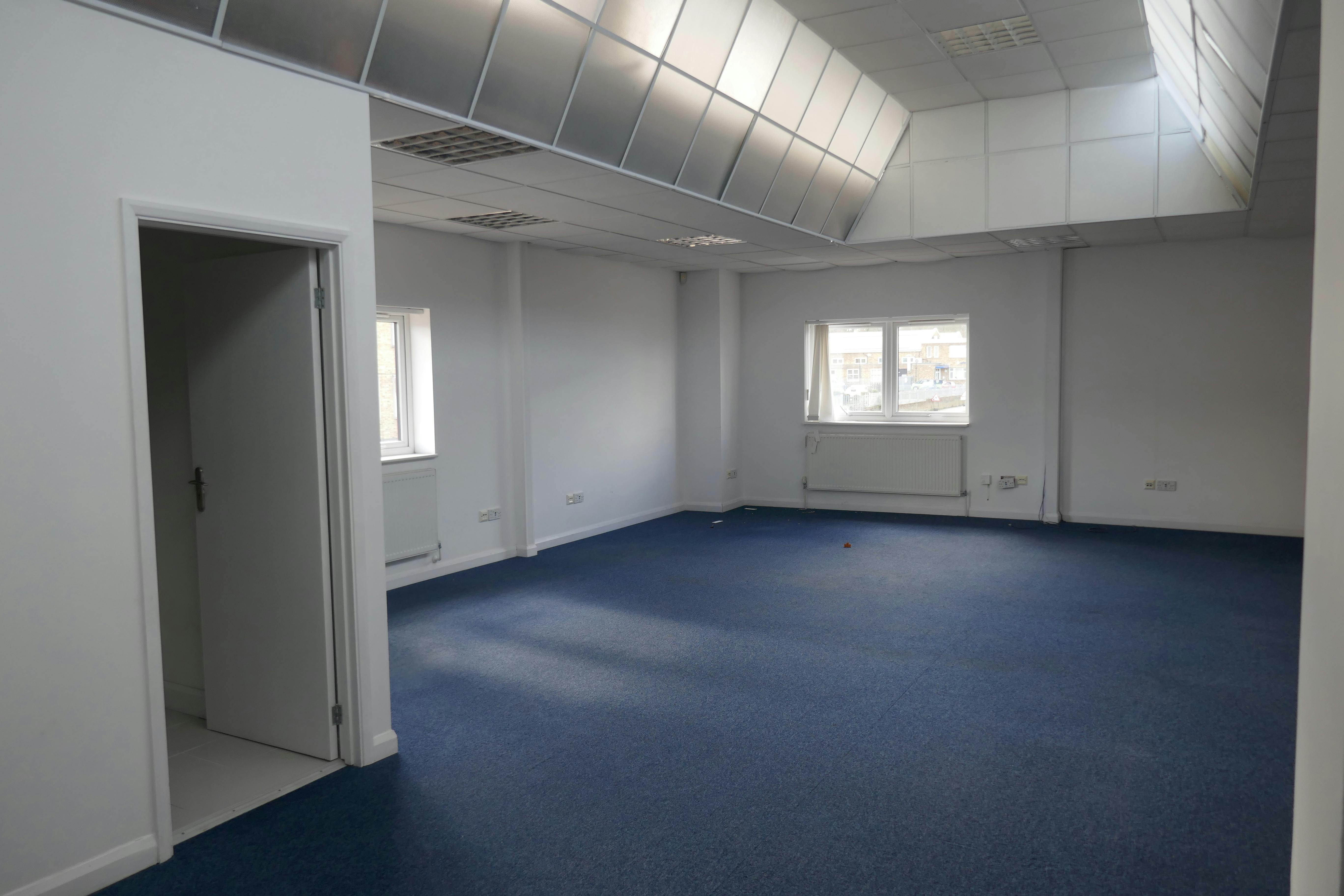 Circle Line House, Harlow, Offices To Let - P1060751.JPG