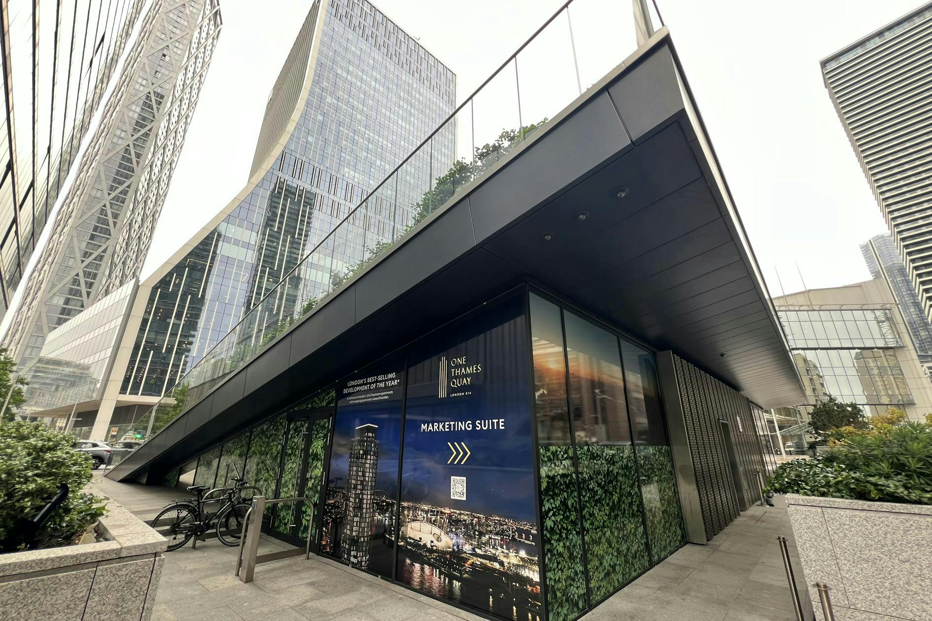 Retail/Shop in London - photo 2