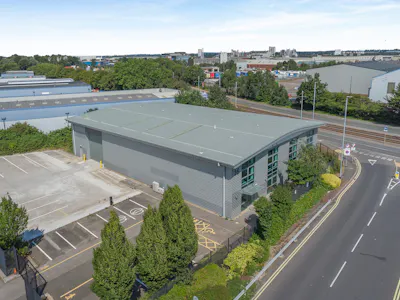 Unit 16, Central Trading Estate, Mosley Road, Trafford Park, Industrial To Let - 8698361-exterior32-800.jpg