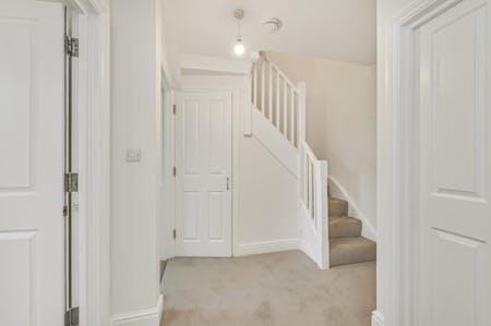 Woodlands Park Road, London, Maisonette To Let - Hallway