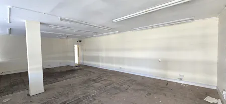 Unit 8 & Unit 9, Lyndean Industrial Estate, London, Industrial To Let - 20260408_163850 - Edited.jpg
