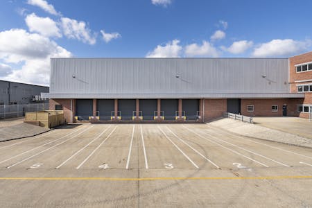 Access M3, Stanhope Road, Camberley, Industrial/Logistics / Industrial / Warehouse To Let - Dock loading