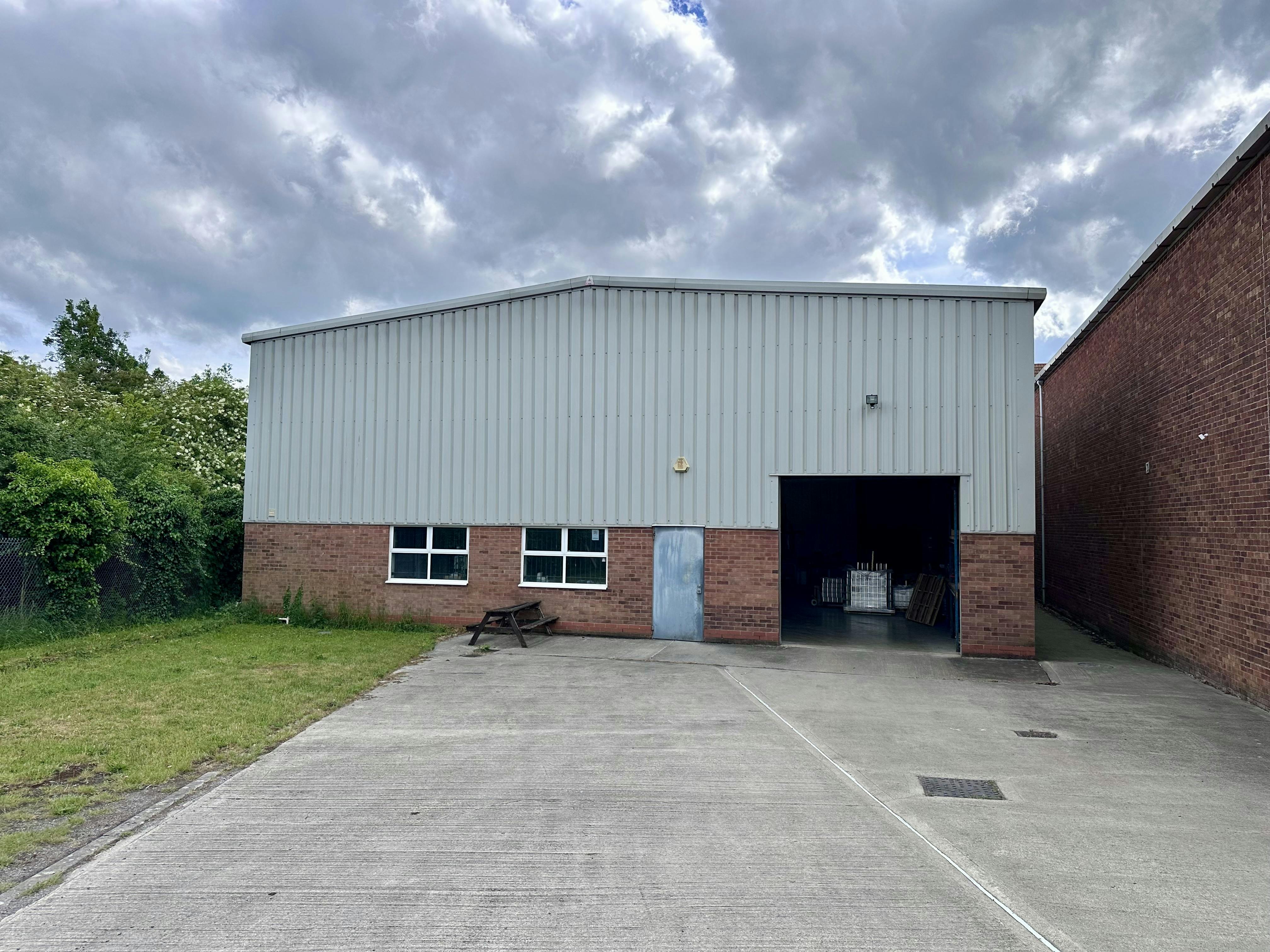 Units at Bridge House, Princes Risborough, Industrial To Let - IMG_6575.jpeg