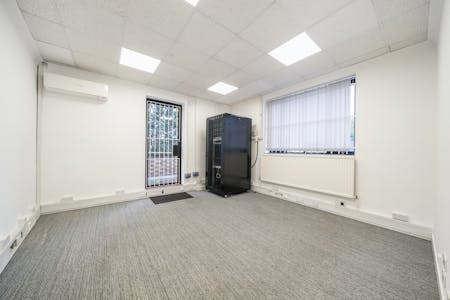 23-35 Hendon Lane, London, Office To Let / For Sale - 1207650 9.jpg