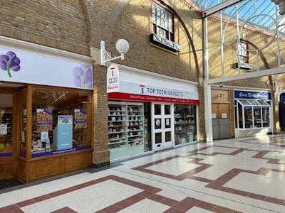 18 Market Place, Burgess Hill, Retail / High Street Retail / Retail - In Town / Shopping Centre To Let - IMG20231129WA0012.jpg