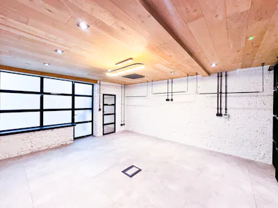83 Mortimer Street, London, Retail To Let - IMG_5181.jpg
