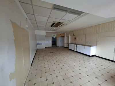 23 Canute Place, Knutsford, Retail To Let - 20260918_101125.jpg