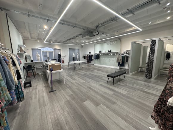 5A Lion & Lamb Yard, Farnham, Retail To Let - IMG_0079.JPG