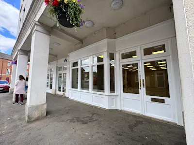 50 Wedgewood Street, Aylesbury, Retail To Let - 20260805_113439000_iOS 5.jpg