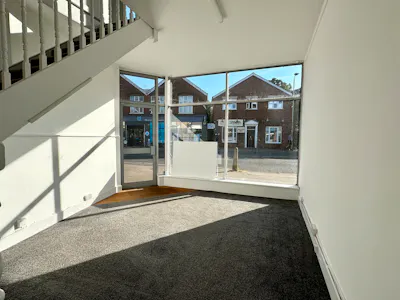 132 London Road, Knebworth, Office / Retail To Let - IMG_9840.JPG