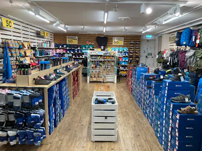 126-127 Queens Road, Brighton, Retail To Let - 20210608_115350406_iOS.jpg